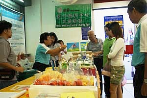 爱心福利中心素食义卖 006.jpg