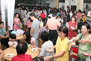 本寺特地准备食物招待大众 010.jpg