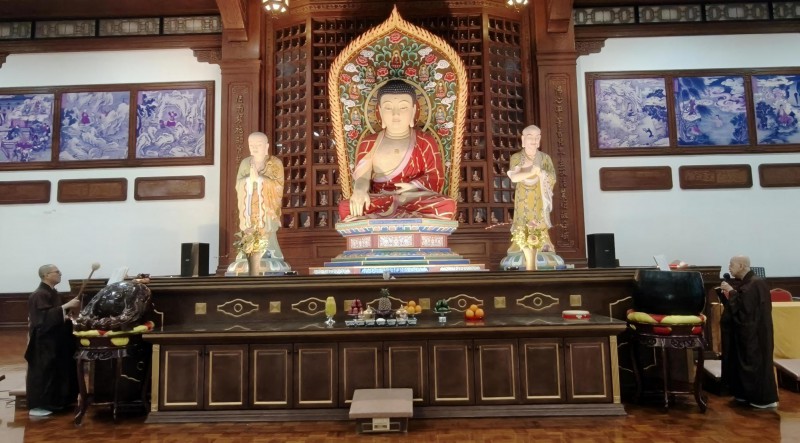 上午十时四十五分,佛前大供仪式正式开始