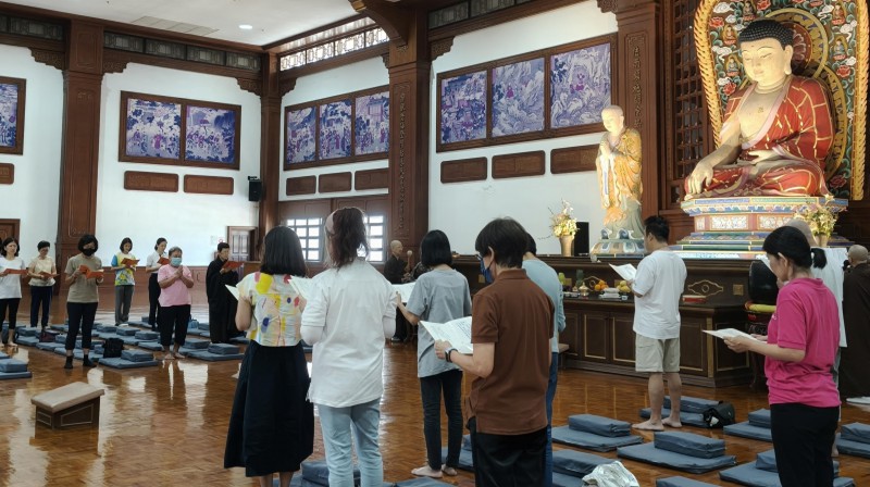 上午十时四十五分,佛前大供仪式正式开始。