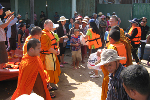 国际佛教大学师生泰国赈灾活动