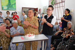 八打灵晚晴苑老菩萨庆生