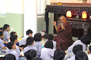 小朋友乖乖地聆听师父的教诲 Ang2.jpg