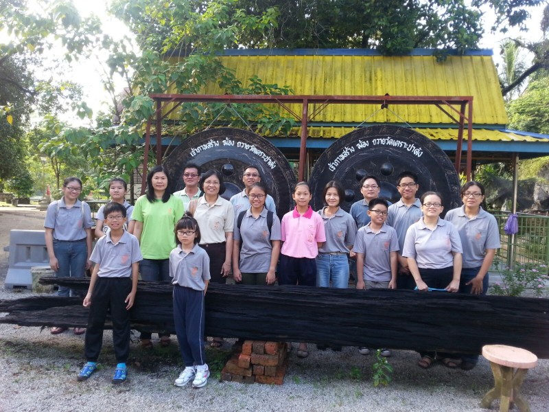 大轮胎前大合照。