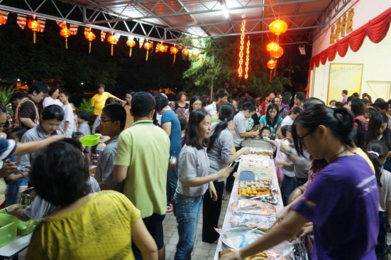 拿了食物就可开餐咯!