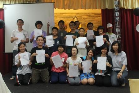 试穿穿他人鞋子的小组代表分享者