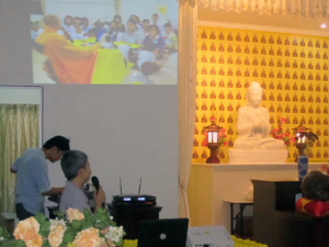 观赏幻灯片~回顾2011年活动点滴