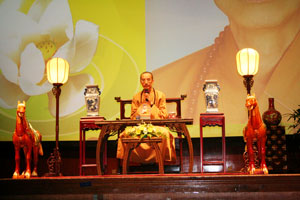 慧明法师开示情景 PuTiNite2.jpg