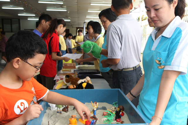 檀香爱心福利中心之展示台