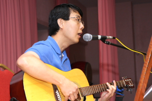 余锦畅师兄兼谱曲人演绎《灯塔之歌》兼分享
