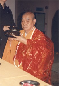 长老在1998年檀香寺主办短期出家戒会时为得戒和尚