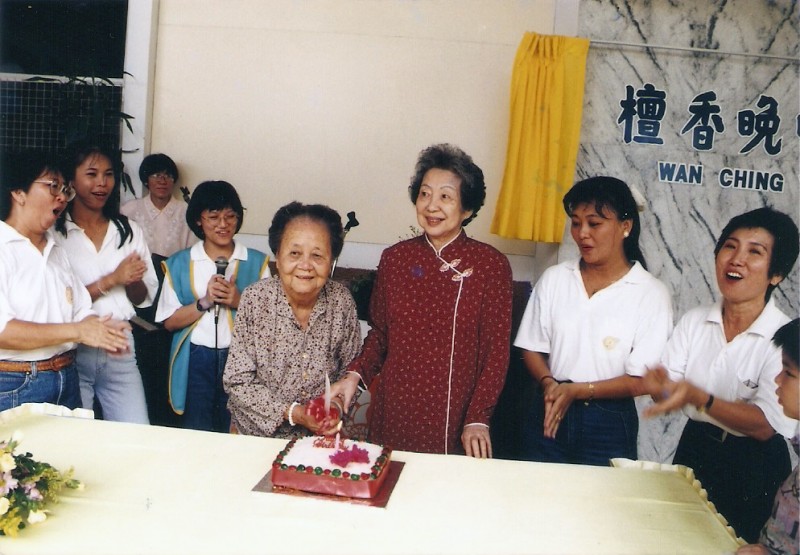 我们在旧晚晴苑为老菩萨庆生。在这世界上,六道轮回虽痛苦,但修得人身何尝不是一件值得贺喜之事。每个众生的诞生都是值得贺喜的,纵然每个人出生所背负的使命不同,但都有其存在的意义和价值。