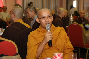 萨查伐罗法师以英语作佛法开示