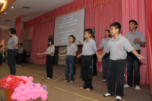 天空一只大老鷹