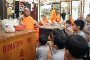 与晚晴苑老菩萨们一起念佛 10.jpg