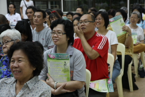 听众被文建长老的开示逗乐了