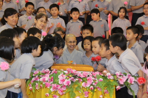 大家一起,吹——!愿天下父母快乐安康!