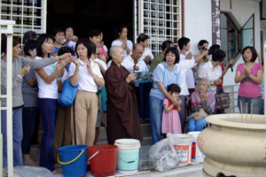 昙华苑放生活动