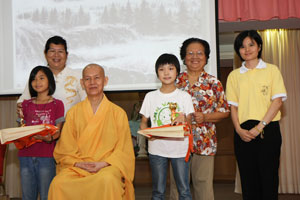 2位E组(10~12岁)获奖者合照.