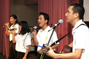 理大佛学会校友会会友演绎《慧灯普照》及《无尽灯》