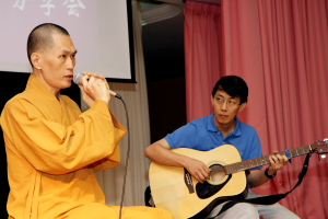 现场“安哥”,真如师父再分享《送别》,锦畅师兄临时吉他伴奏