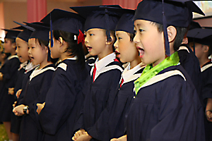 庄严的佛桌,让大众生起恭敬心