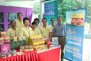 阳光广场义卖摊位 mooncake1.jpg