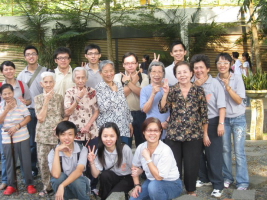 我们另一张搞笑的大合照。