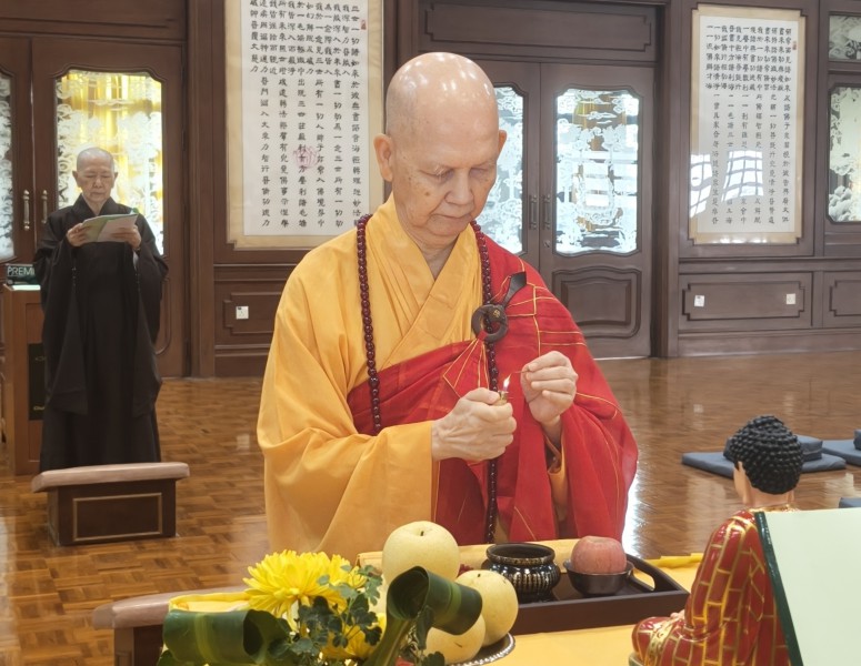 开山和尚唯悟法师主持出家仪式