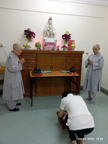 落发仪式于观音菩萨圣诞前一日,在比丘尼大舍精舍举行。