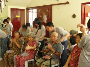 与老菩萨爱心互动 YouthOuting5.jpg