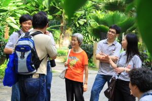 我们不分年龄界限,谈得十分投契。