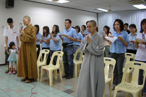 法师们带领回向十善功德