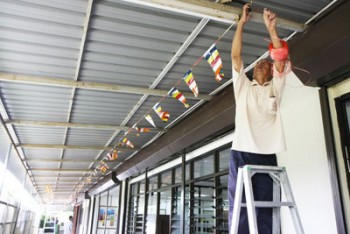 是佛旗在飘?还是心在动?