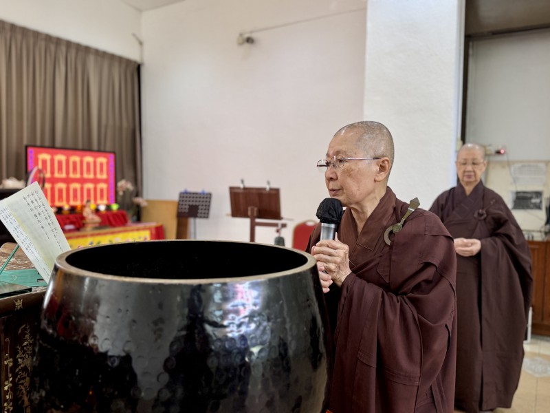 At approximately 10:45 a.m., the Sangha members led everyone in chanting the Amitabha Sutra