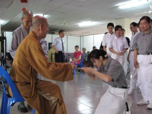 慈济人向唯悟法师拜年 002.jpg