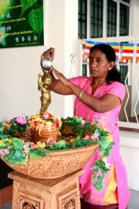 印度同胞浴佛 004b.jpg