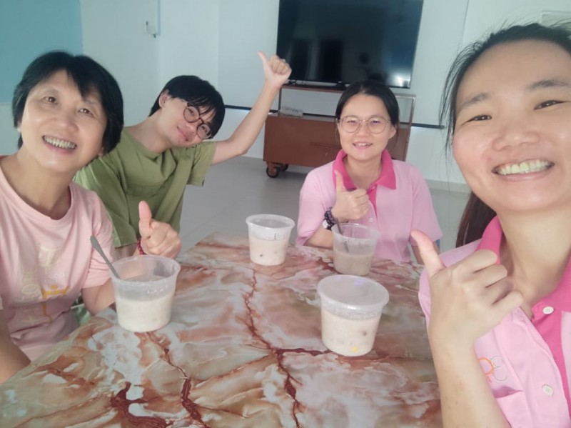 司机组将腊八粥送达檀香福利中心