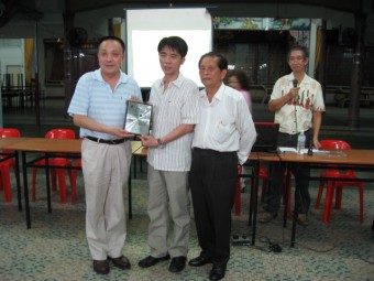 张彬教授与北海德教会紫威阁名誉顾问拿督李伟杰合照 1000000000000280000001E04AB9B865.jpg