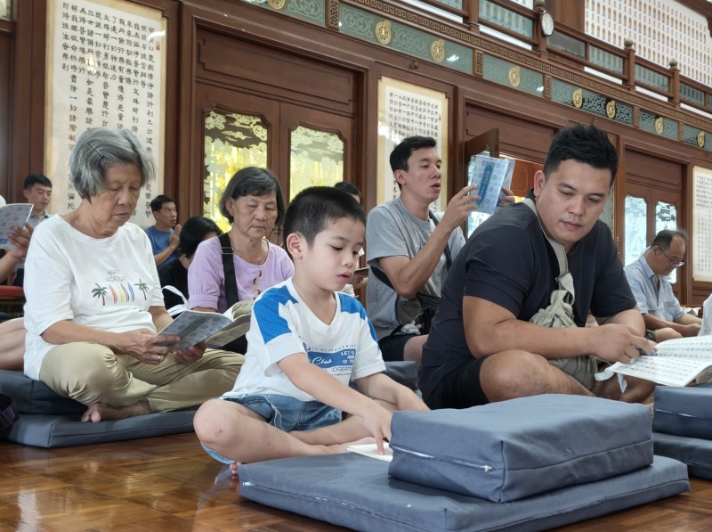 唱诵《阿弥陀经》、《弥陀偈》及阿弥陀佛圣号环节