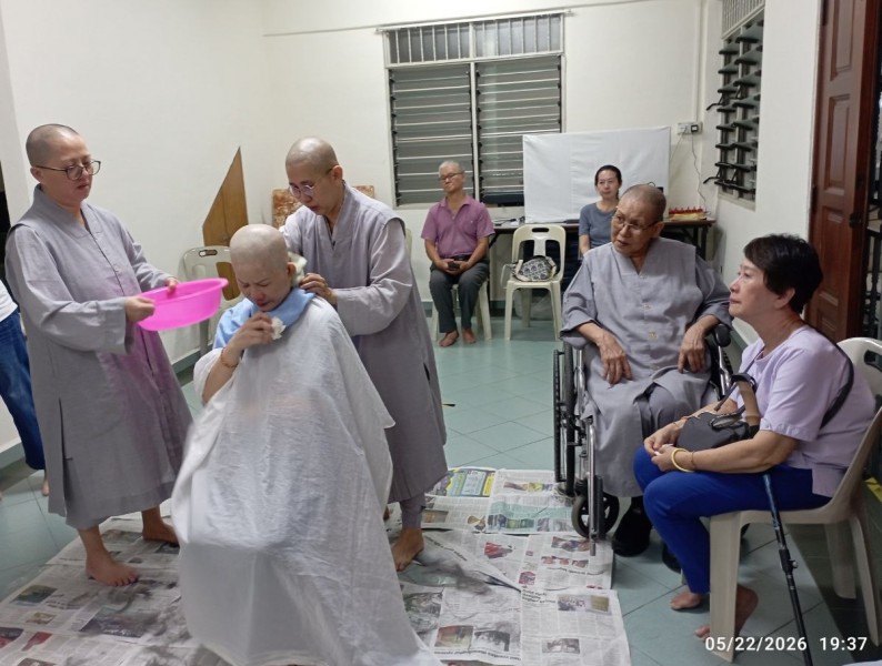 真醍法师和慧立法师为戒子慧观法师落发