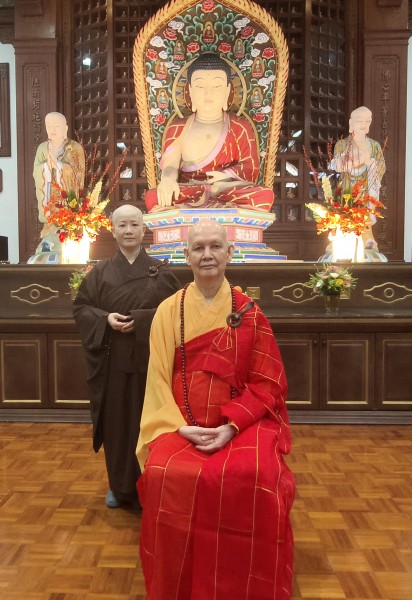 开山唯悟法师与弟子慧观法师合照