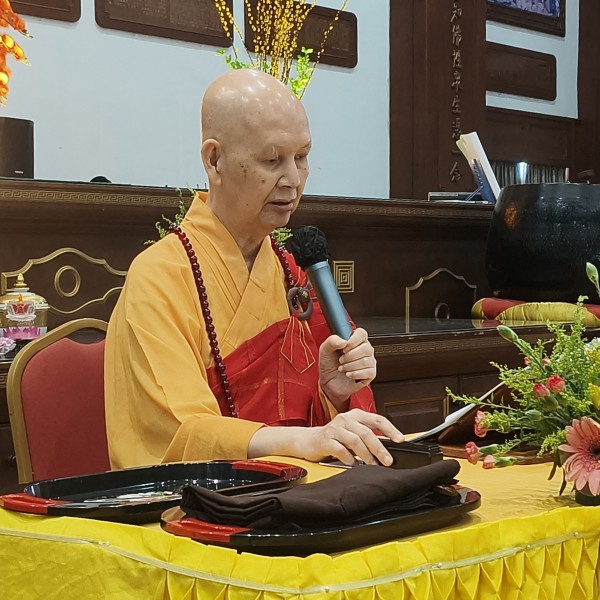 开山唯悟法师带领戒子三唱忏悔文