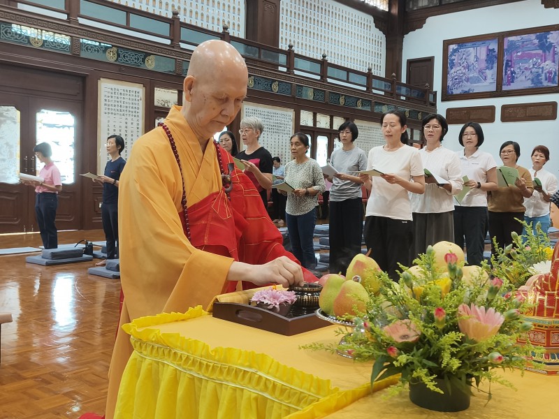 开山和尚唯悟法师主持出家仪式