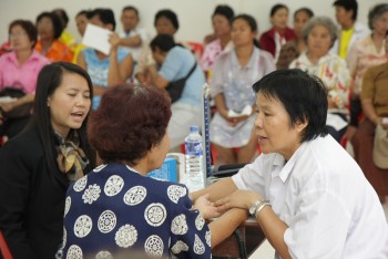 林莉蓉医师在看診