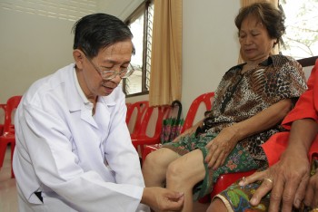 陈如炳医师在进针