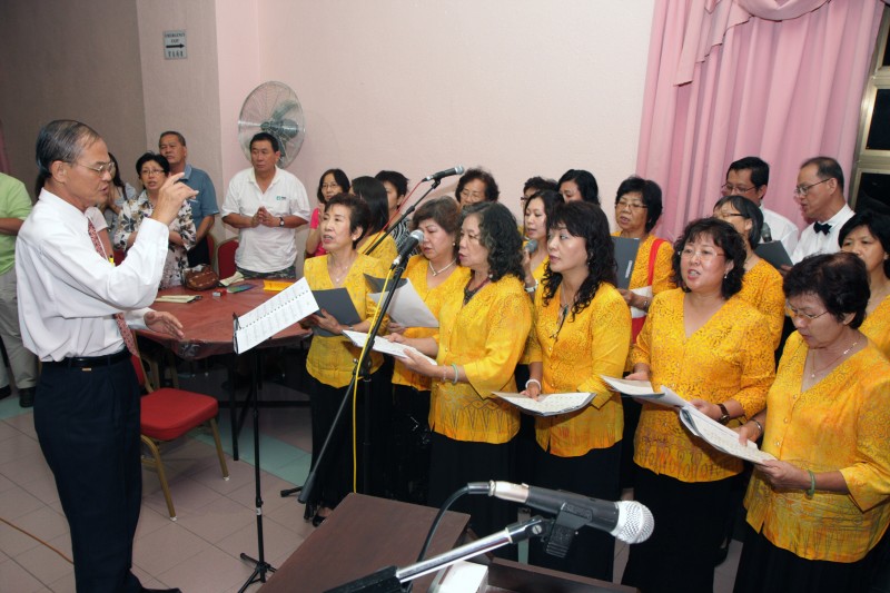 台上三分钟,台下十年功。愿我们的歌声让您沉醉,以歌声勾起你记忆中一片片幸福的记忆片碎。