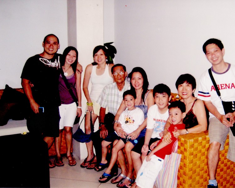 三代同堂,共享天伦之乐。看这孙子们的脸犹如看见儿女们幼时的模样。家人之间能聚在一起和睦蓉蓉地相处,也是一种前世修来的福。