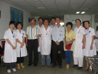 与脑内科主任傅如华教授留影 Copy of 与脑内科主任傅如华教授留影.jpg