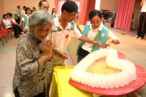 檀香基金会、爱心福利中心十七周年纪念 main10yearslove.jpg